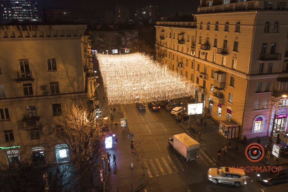 В Днепре улица Сечевых Стрельцов засияла ярко-золотыми огнями 5