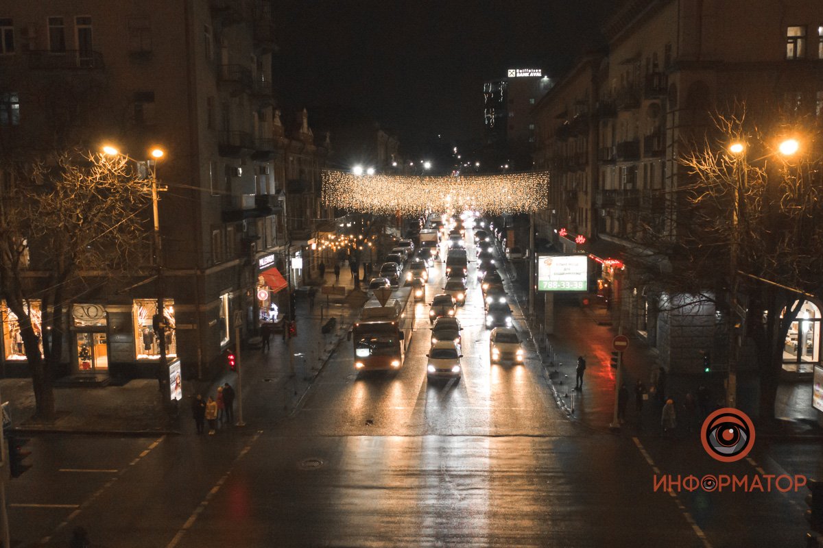 В Днепре улица Сечевых Стрельцов засияла ярко-золотыми огнями 10