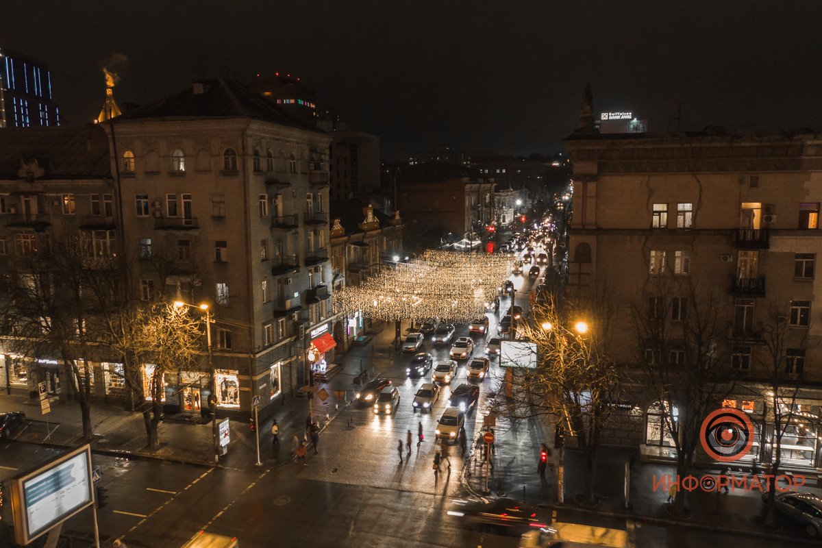 В Днепре улица Сечевых Стрельцов засияла ярко-золотыми огнями 15