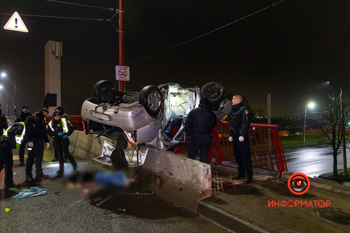 35 летнего водителя на протяжении 20 минут вырезали из салона авто