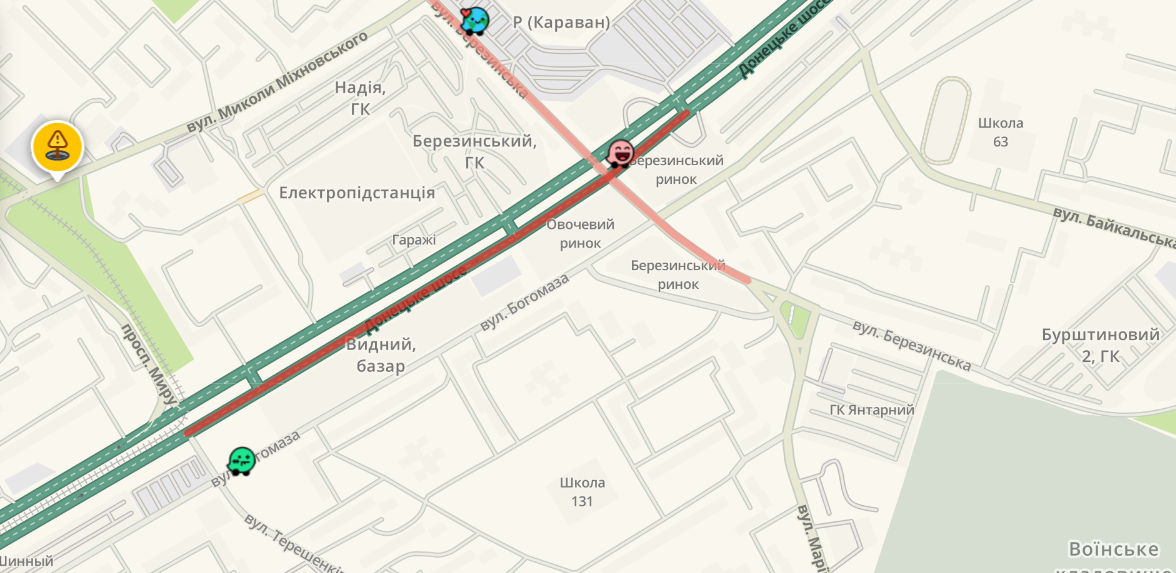 В районе рынка сложно проехать В районе рынка сложно проехать