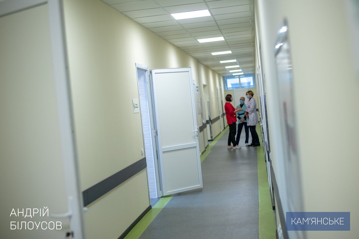 В Каменской городской больнице № 9 после капремонта открыли терапевтическое отделение и онкодиспансер 7