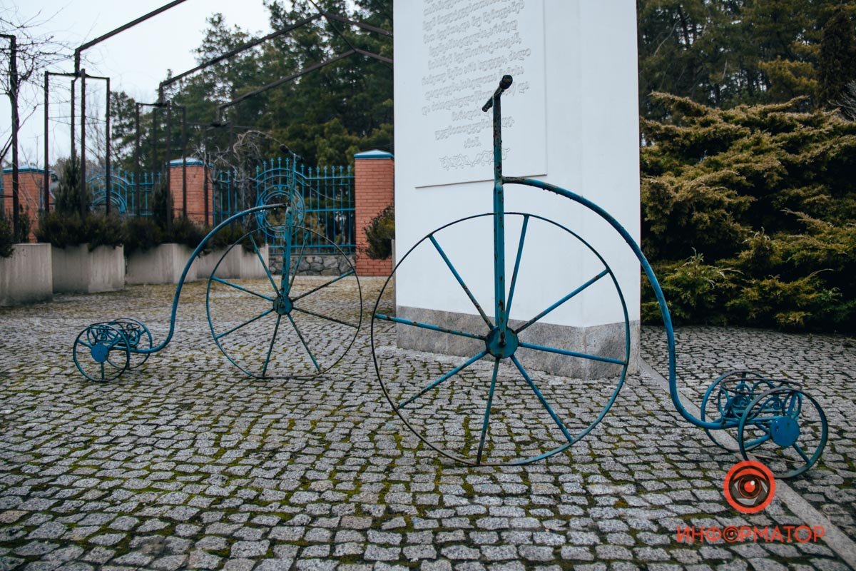 Внутри много интересного