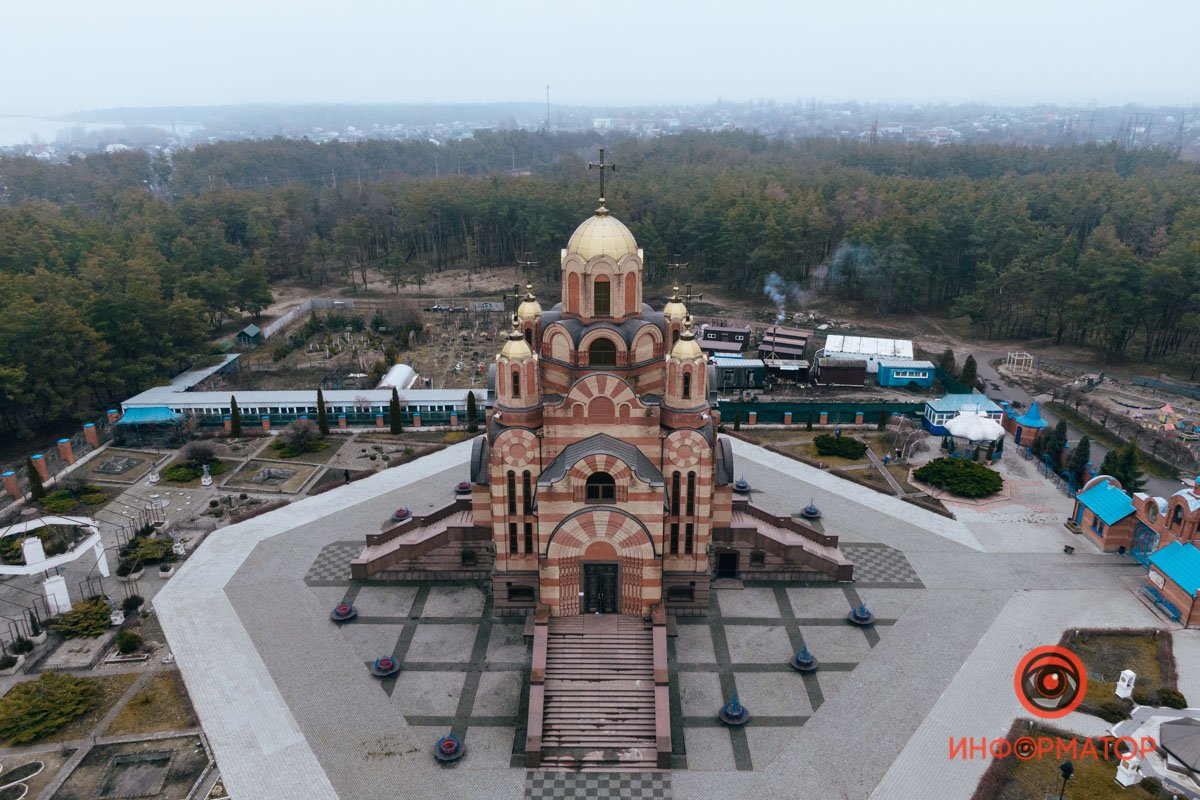 Целый ансамбль