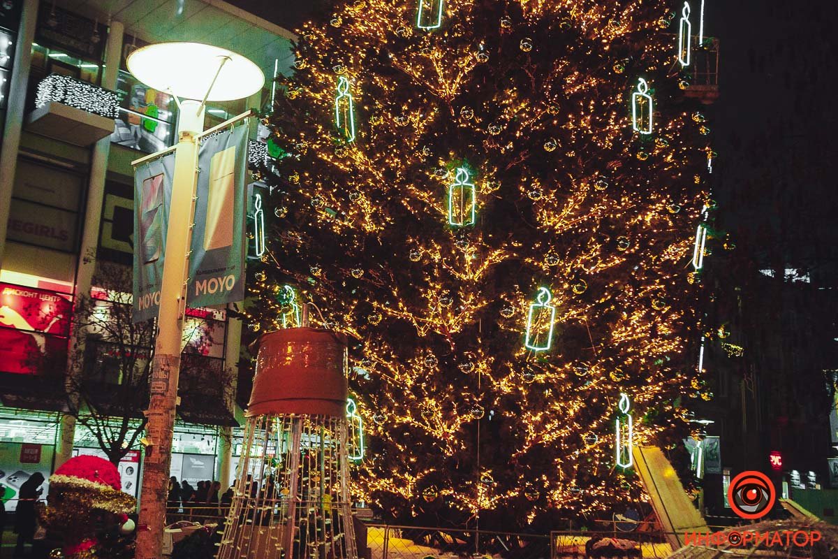 Под такой должны быть подарки соответствующего размера 