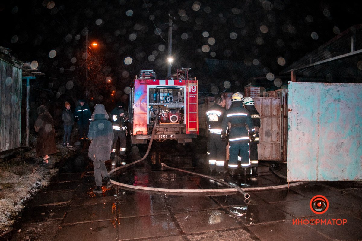 Об инциденте в полицию сообщила соседка владельца загоревшегося авто