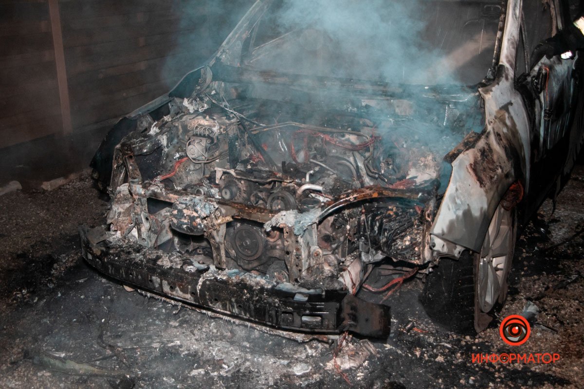 И передняя часть автомобиля