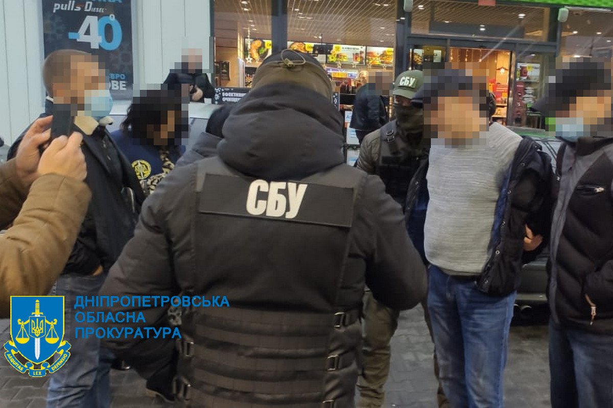 «Активист» требовал от владельца сети АЗС 5 тысяч долларов «Активист» требовал от владельца сети АЗС 5 тысяч долларов