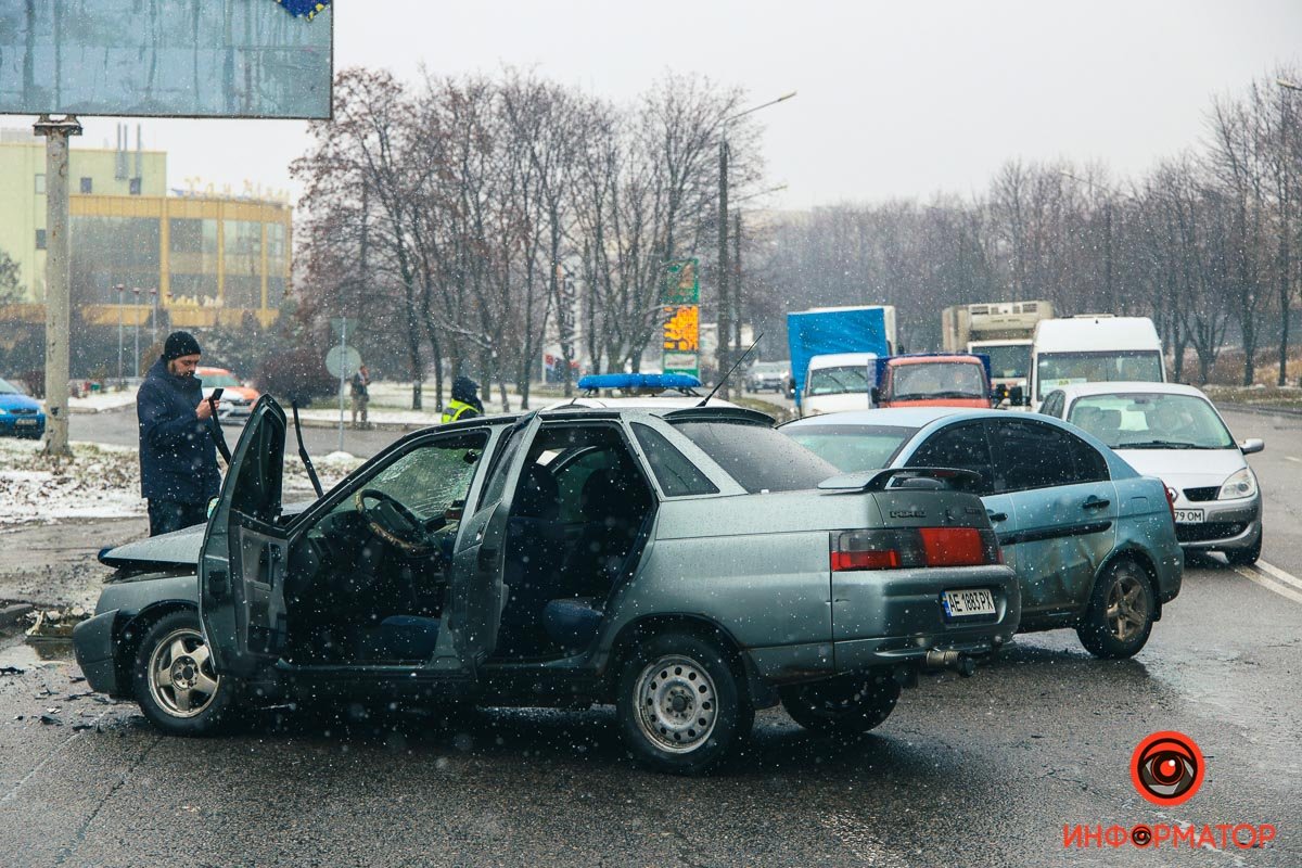 Lada врезалась в Hyundai Lada врезалась в Hyundai