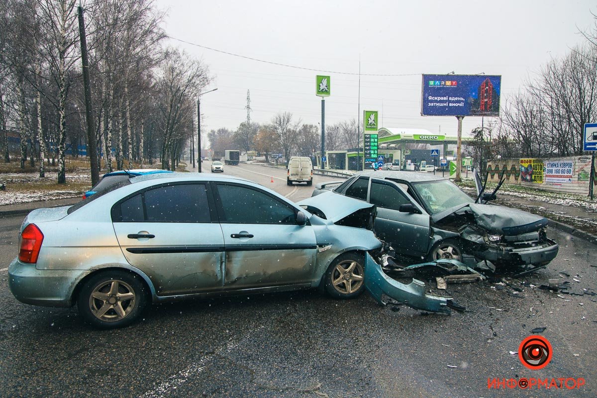 Пострадавших забрала в скорую помощь в больницу Мечникова Пострадавших забрала в скорую помощь в больницу Мечникова
