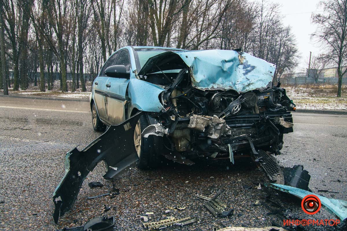 По словам водителя, он не поменял резину на задних колесах По словам водителя, он не поменял резину на задних колесах