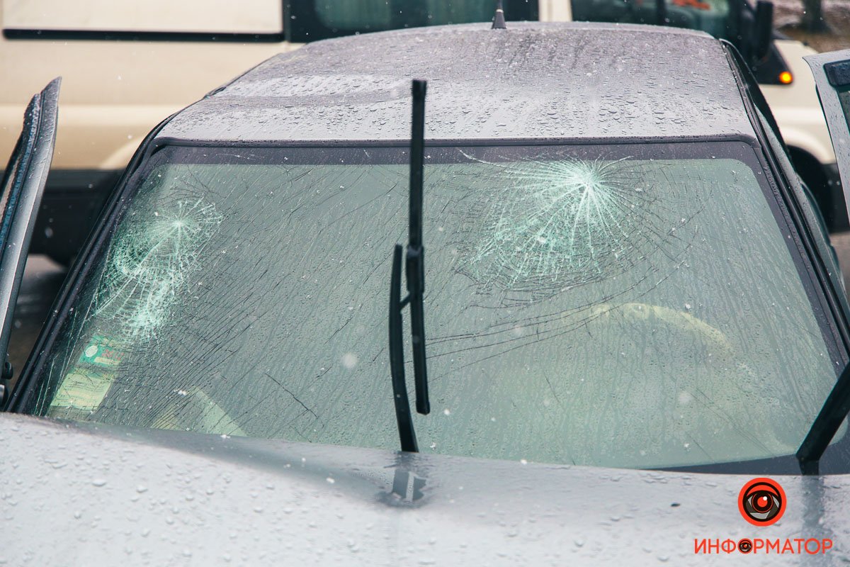 Обе машины сильно повреждены Обе машины сильно повреждены