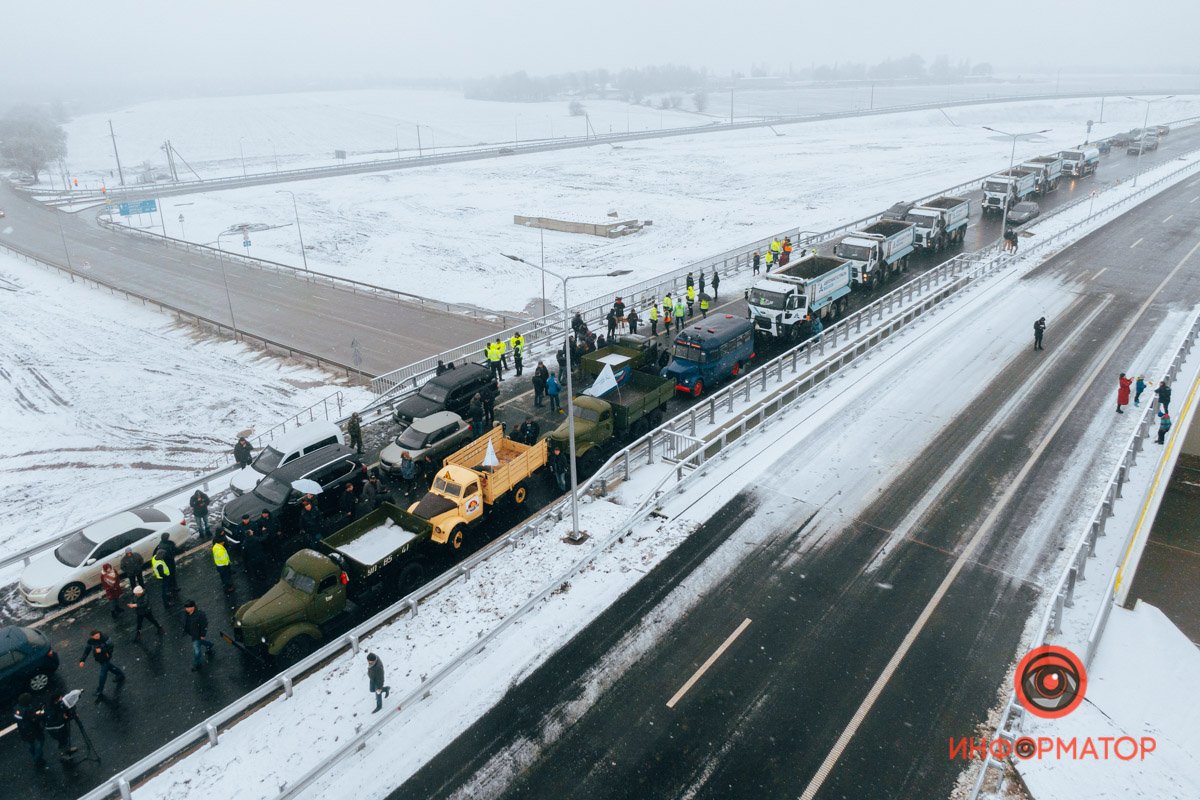Колонна в сторону Южного моста Колонна в сторону Южного моста