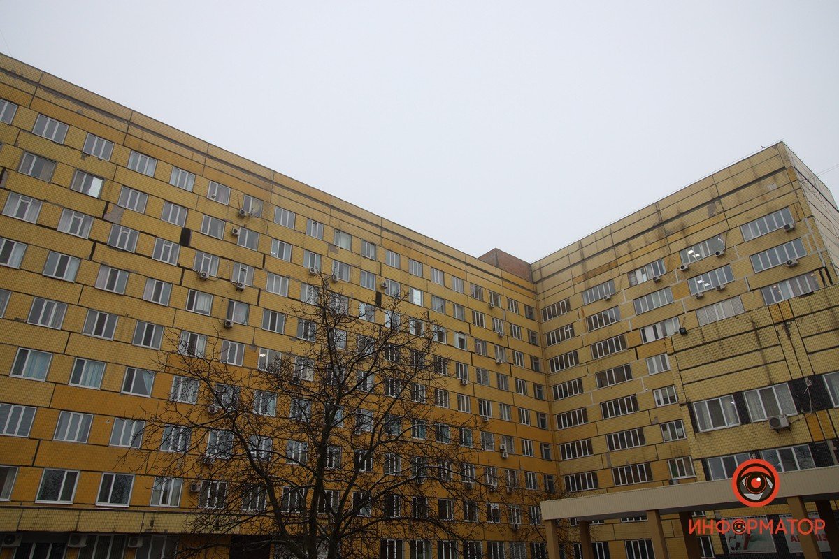 В Днепре мужчина выпрыгнул с 7 этажа больницы и выжил 6
