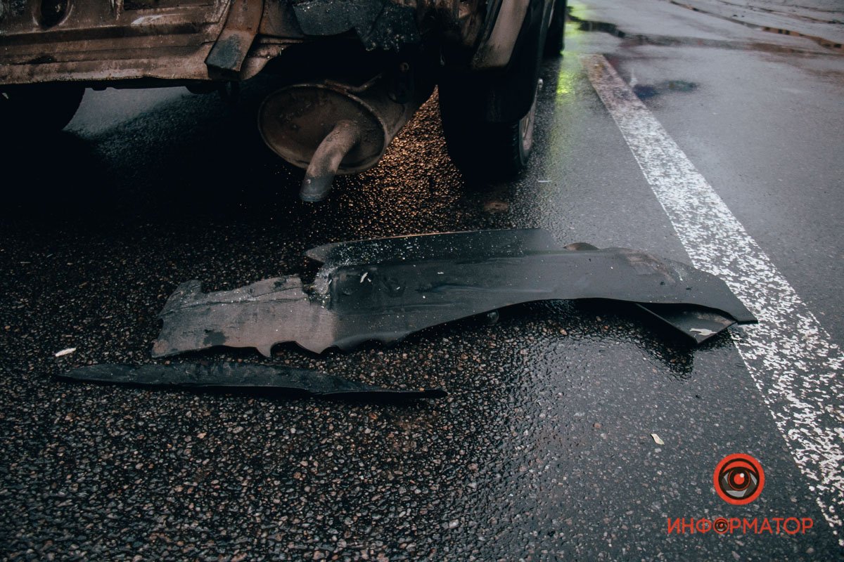 А также водитель Geely