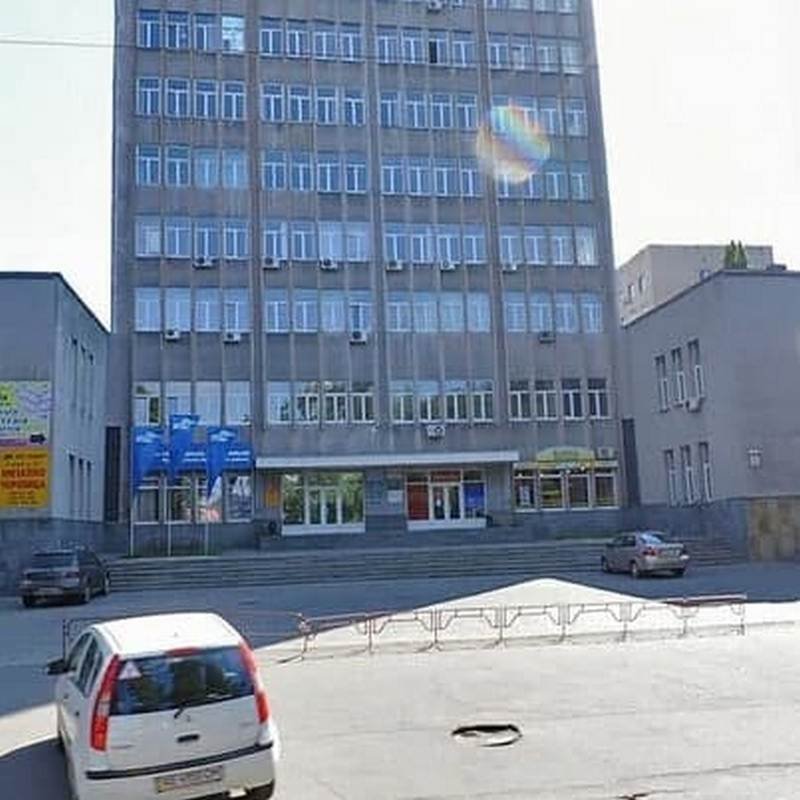 Девушка арендует кабинет на Пушкина