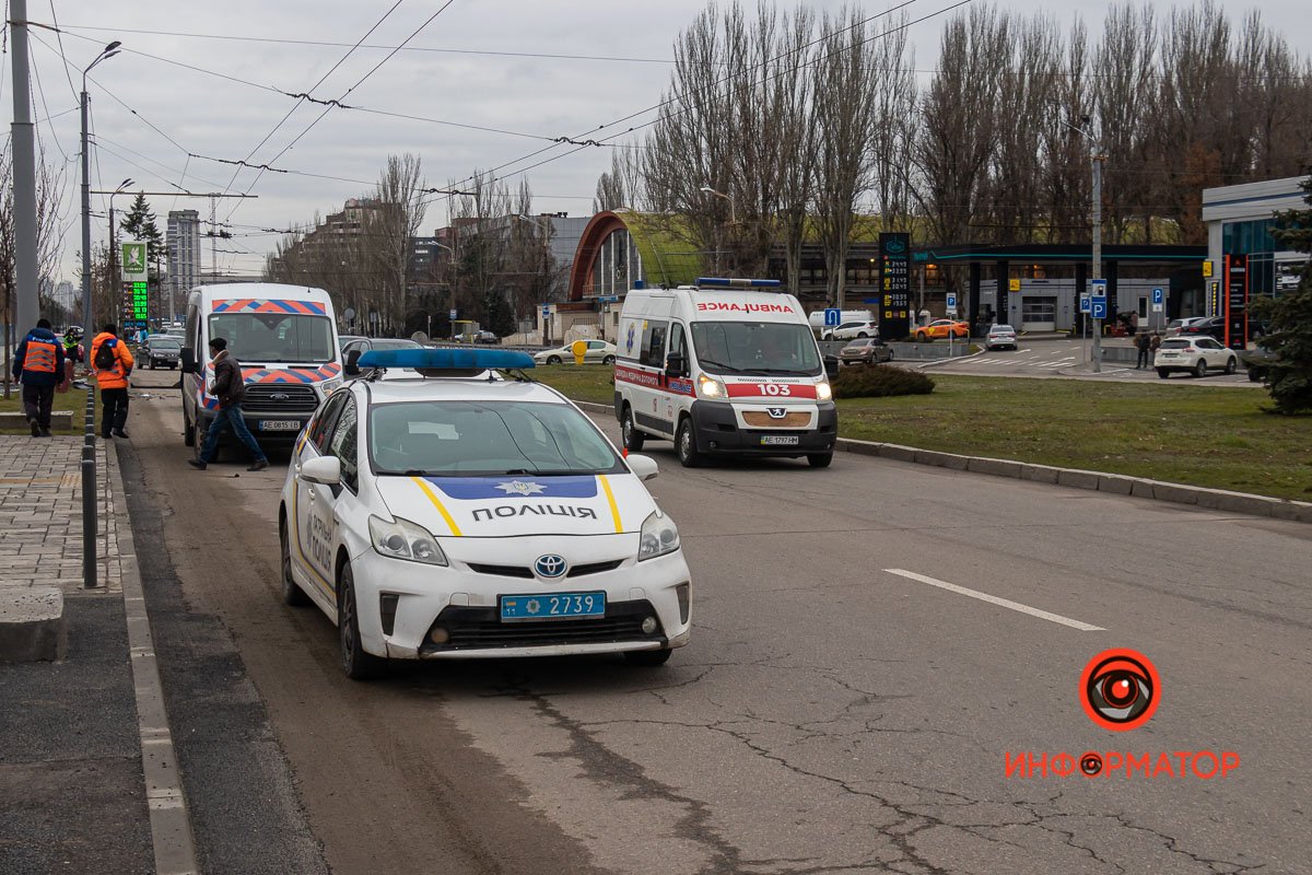 В субботу, 18 декабря, на Набережной Победы случилась авария с участием Ford, Citroen и Volkswagen В субботу, 18 декабря, на Набережной Победы случилась авария с участием Ford, Citroen и Volkswagen