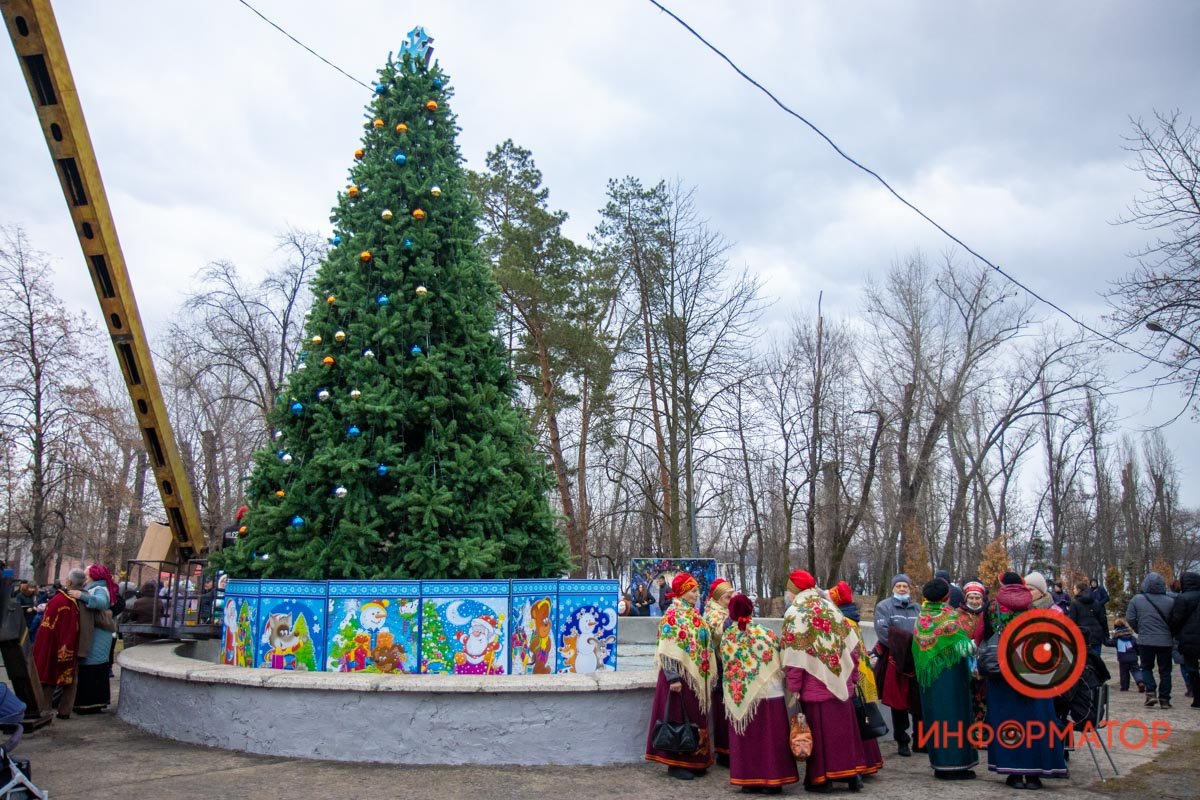 Ярмарка с вкусностями и море веселья: в Приднепровском парке открыли елку 3