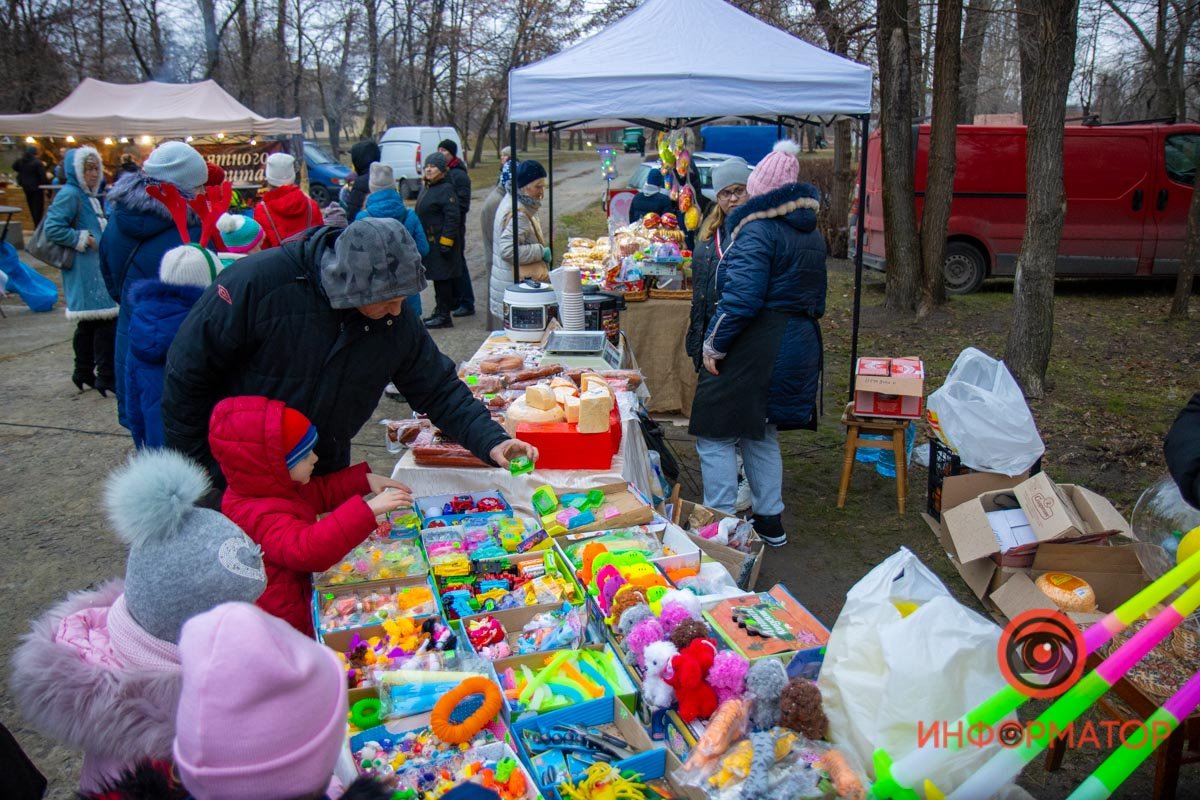 Ярмарка с вкусностями и море веселья: в Приднепровском парке открыли елку 4