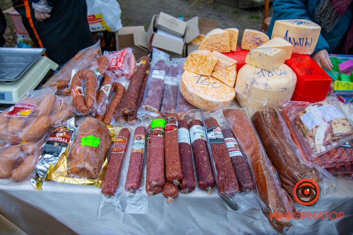 Ярмарка с вкусностями и море веселья: в Приднепровском парке открыли елку 5