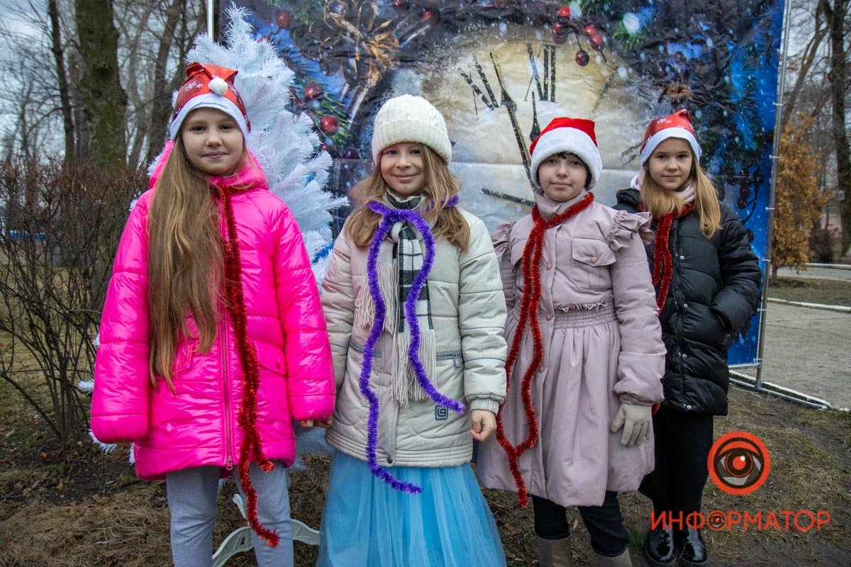 Ярмарка с вкусностями и море веселья: в Приднепровском парке открыли елку 7