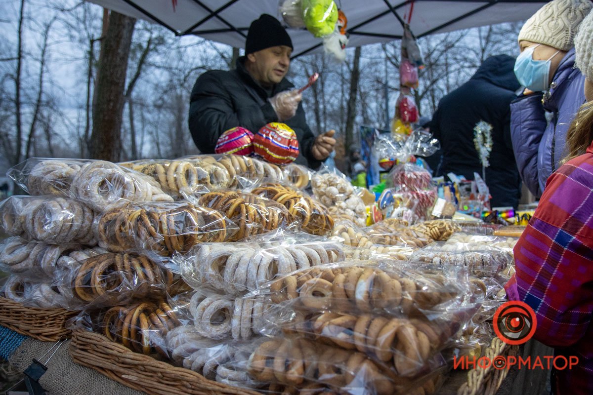 Ярмарка с вкусностями и море веселья: в Приднепровском парке открыли елку 8
