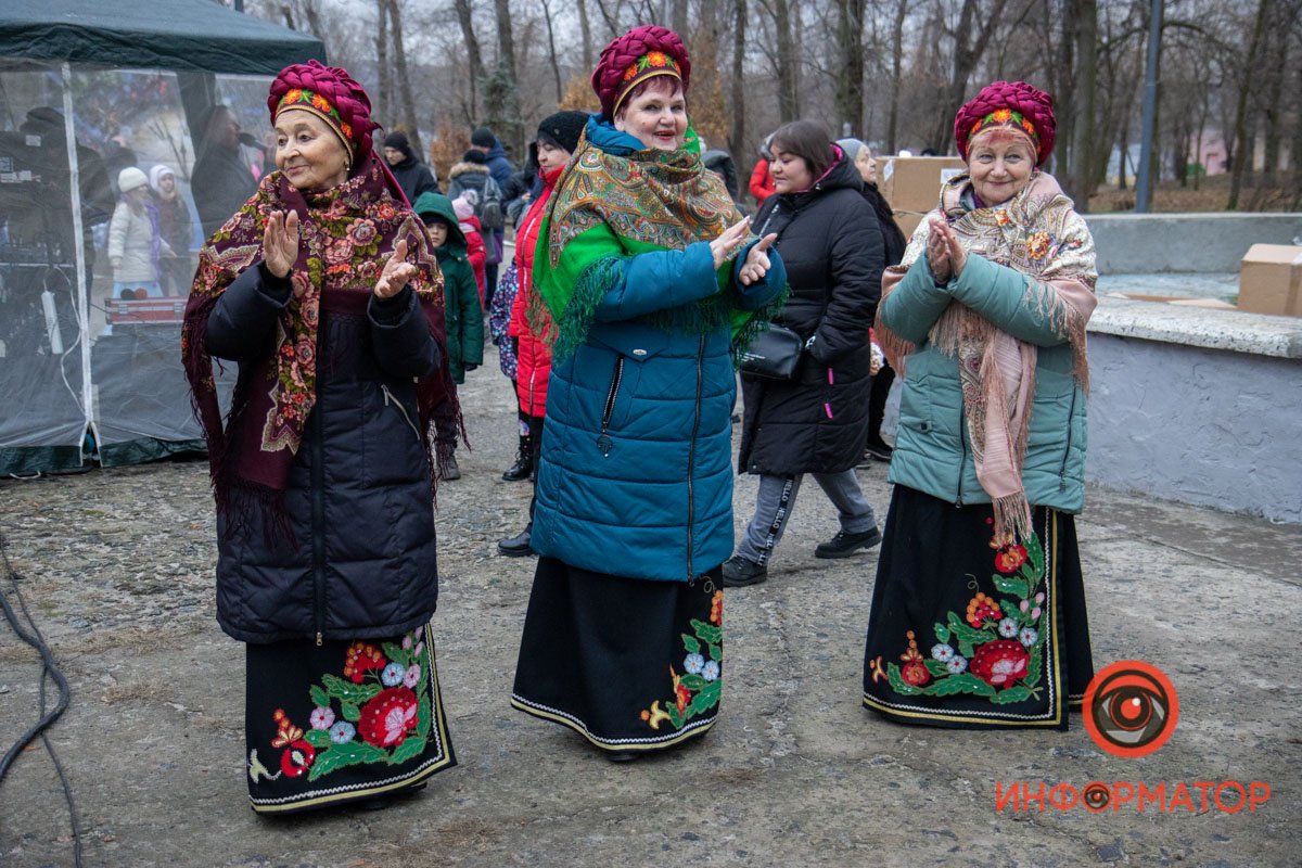 Ярмарка с вкусностями и море веселья: в Приднепровском парке открыли елку 14