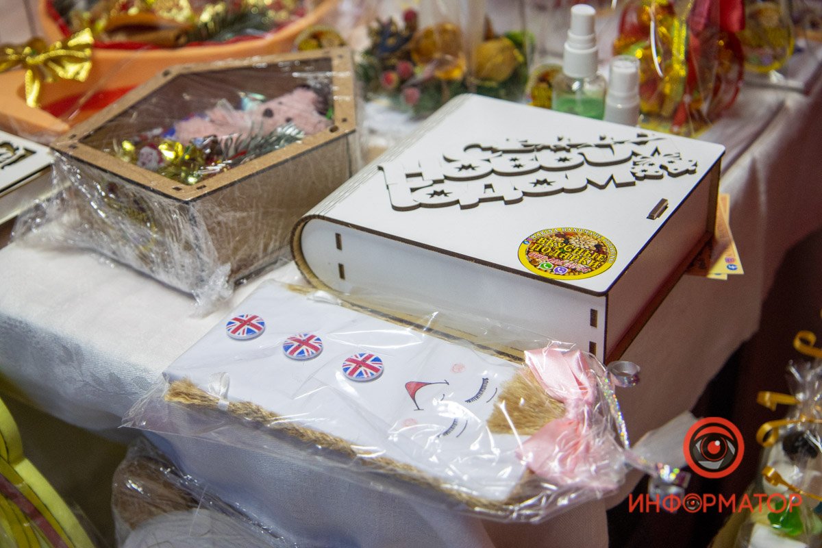 Ярмарка с вкусностями и море веселья: в Приднепровском парке открыли елку 18