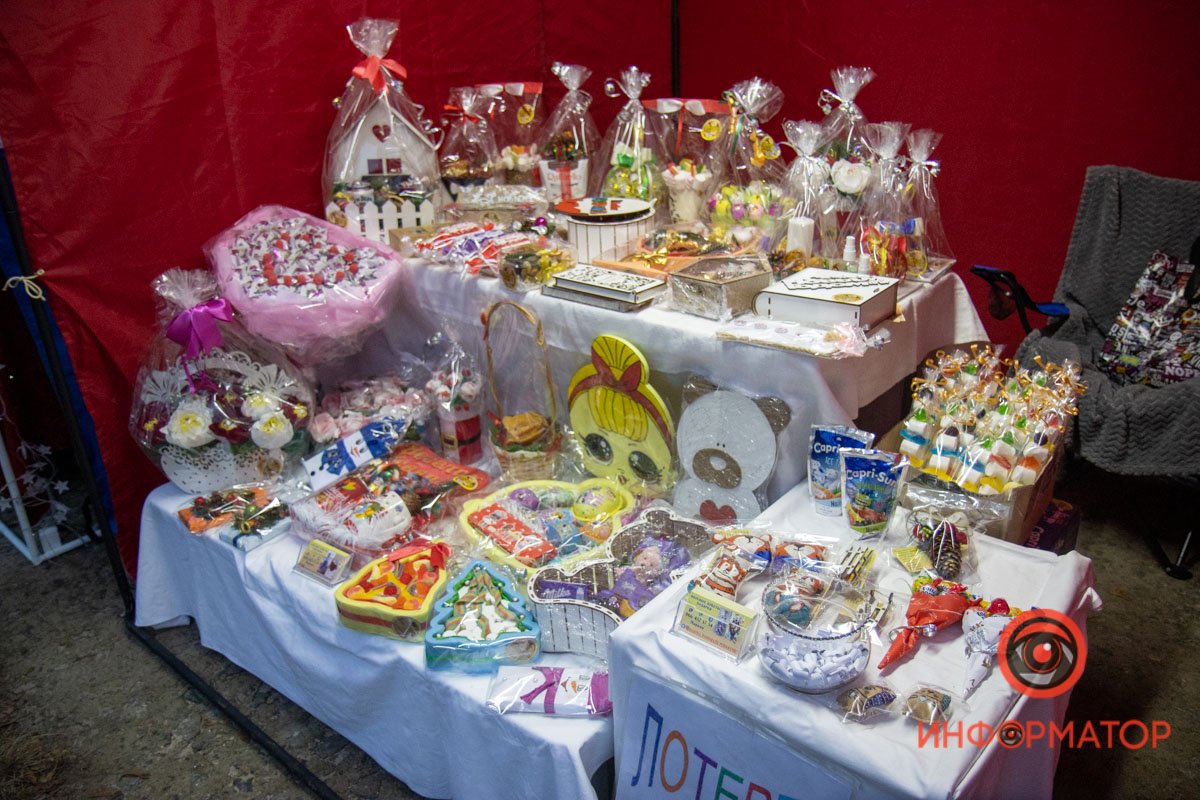 Ярмарка с вкусностями и море веселья: в Приднепровском парке открыли елку 19