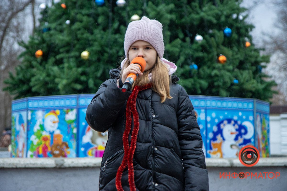 Ярмарка с вкусностями и море веселья: в Приднепровском парке открыли елку 21
