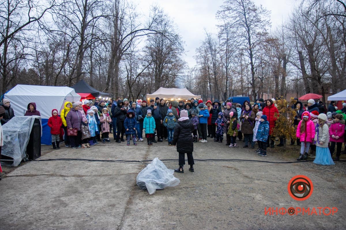 Ярмарка с вкусностями и море веселья: в Приднепровском парке открыли елку 23