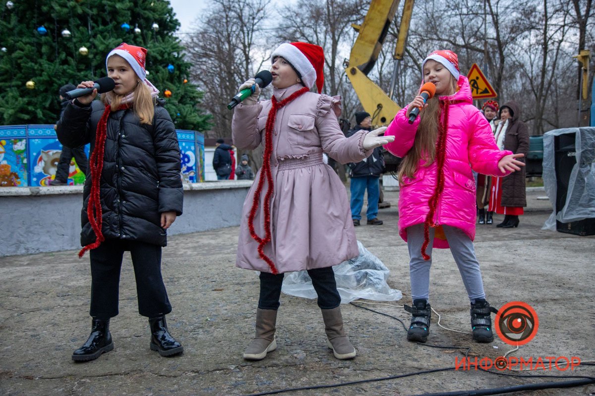 Ярмарка с вкусностями и море веселья: в Приднепровском парке открыли елку 25