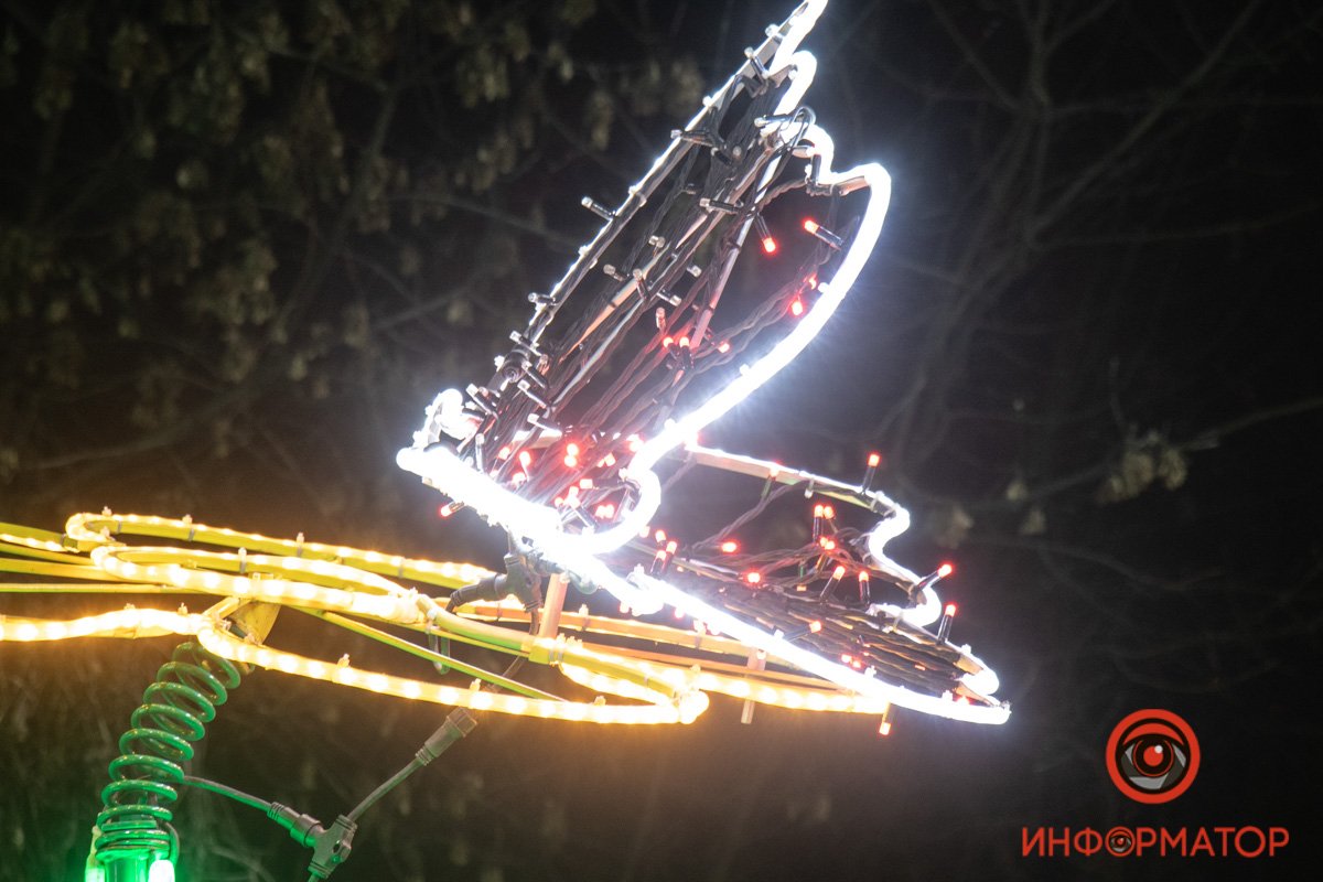 Отобедала,. Задумалась.