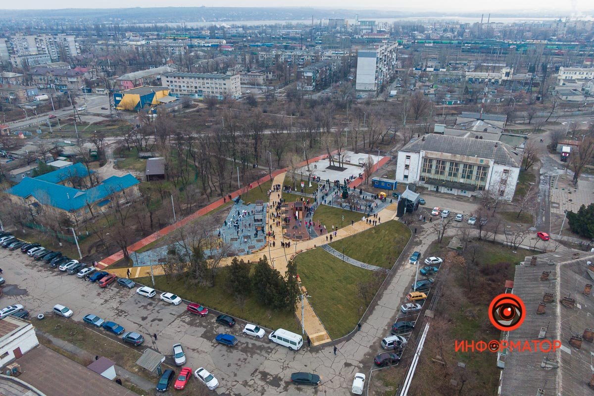 В Днепре на Северном открыли обновленный сквер и весело отпраздновали День святого Николая 1