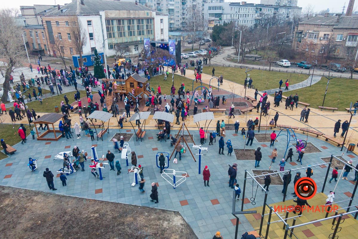 В Днепре на Северном открыли обновленный сквер и весело отпраздновали День святого Николая 3