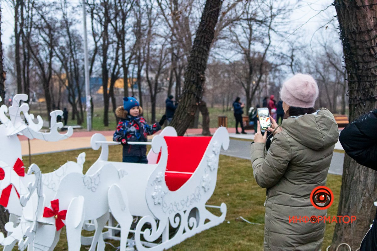 В Днепре на Северном открыли обновленный сквер и весело отпраздновали День святого Николая 4