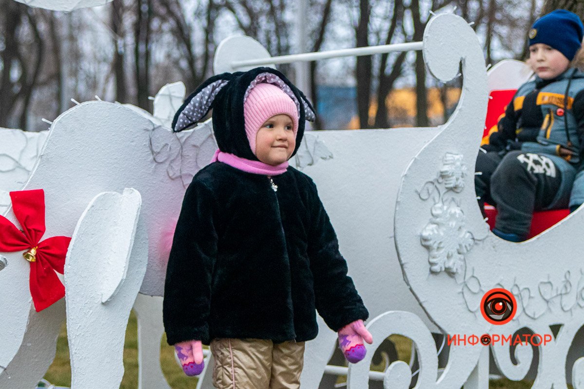 В Днепре на Северном открыли обновленный сквер и весело отпраздновали День святого Николая 5