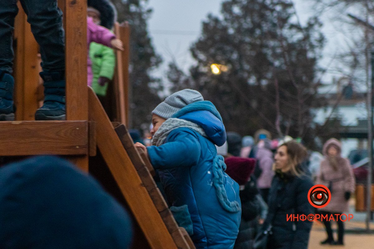 В Днепре на Северном открыли обновленный сквер и весело отпраздновали День святого Николая 6