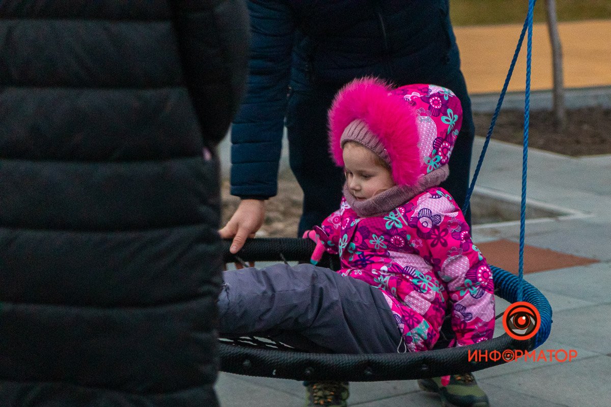 В Днепре на Северном открыли обновленный сквер и весело отпраздновали День святого Николая 8
