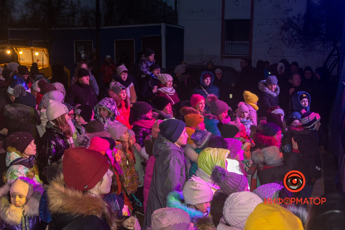 В Днепре на Северном открыли обновленный сквер и весело отпраздновали День святого Николая 10