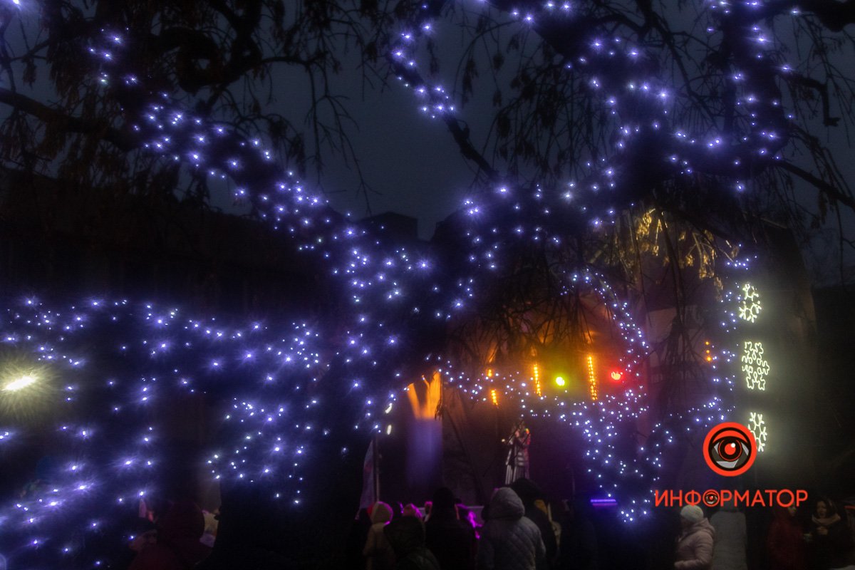 В Днепре на Северном открыли обновленный сквер и весело отпраздновали День святого Николая 11