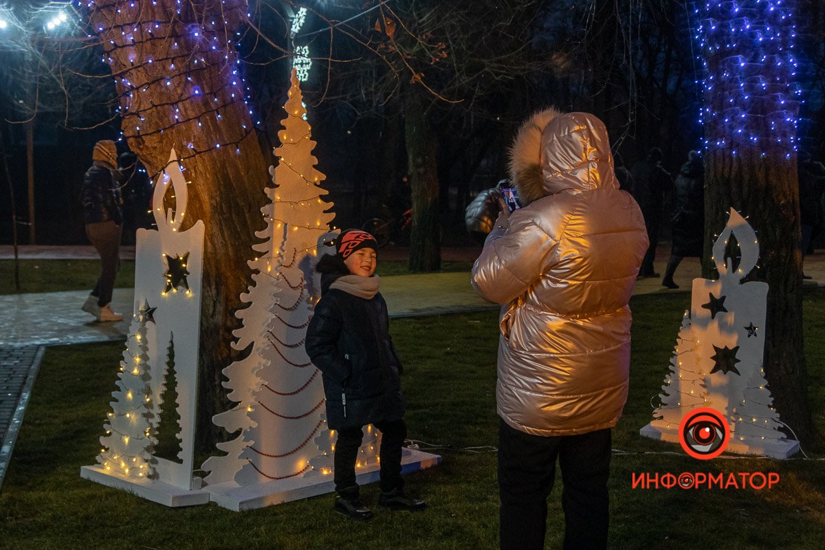 В Днепре на Северном открыли обновленный сквер и весело отпраздновали День святого Николая 12