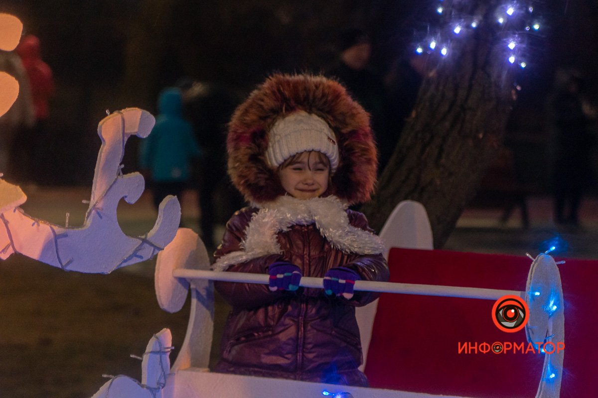 В Днепре на Северном открыли обновленный сквер и весело отпраздновали День святого Николая 13