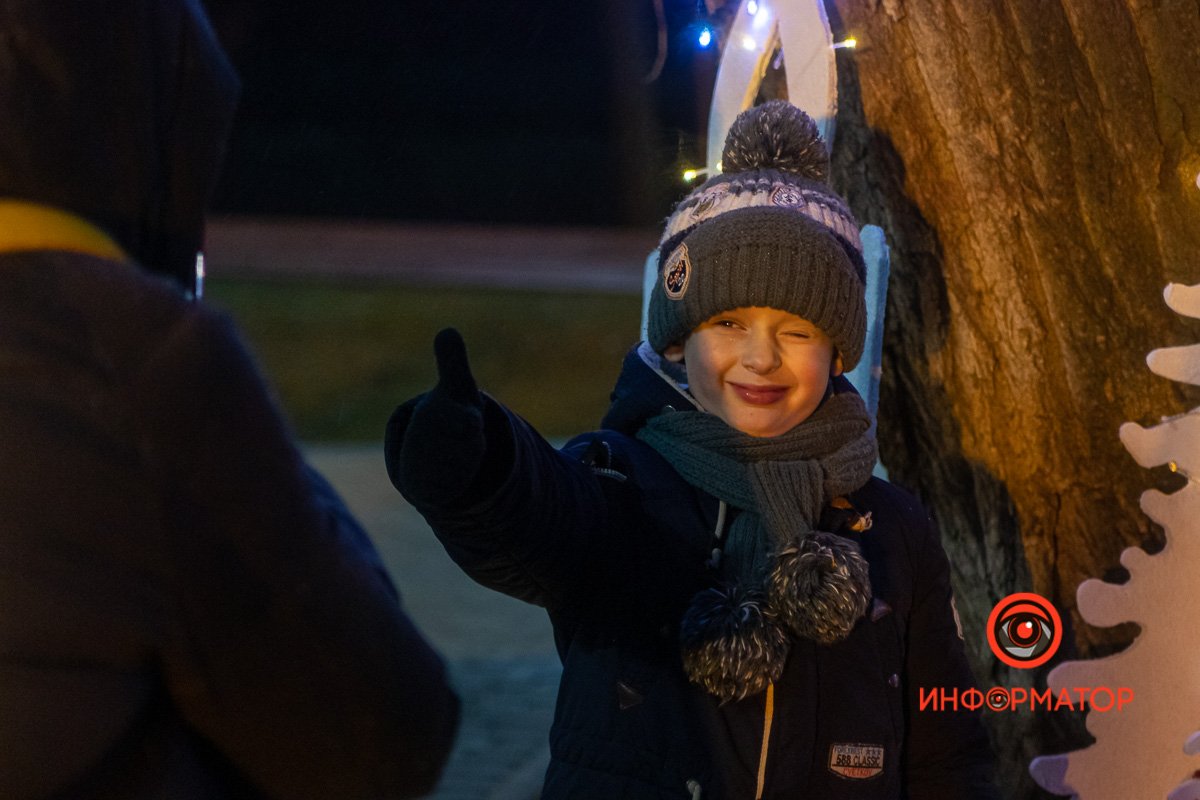 В Днепре на Северном открыли обновленный сквер и весело отпраздновали День святого Николая 14