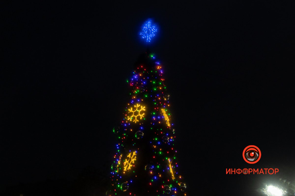 В Днепре на Северном открыли обновленный сквер и весело отпраздновали День святого Николая 15