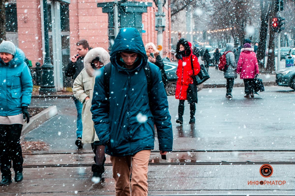 Игнорирует снег...