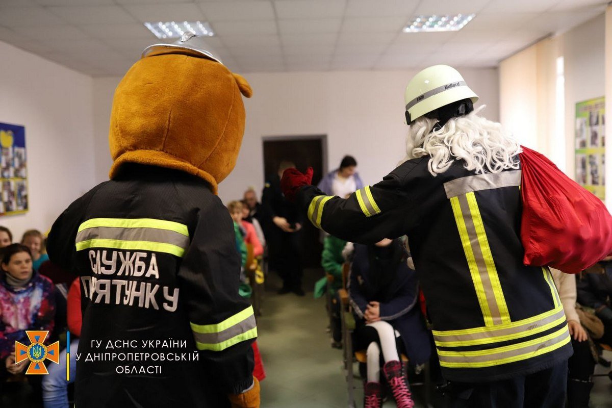 Визит Святого Николая и его "напарника" Визит Святого Николая и его "напарника"