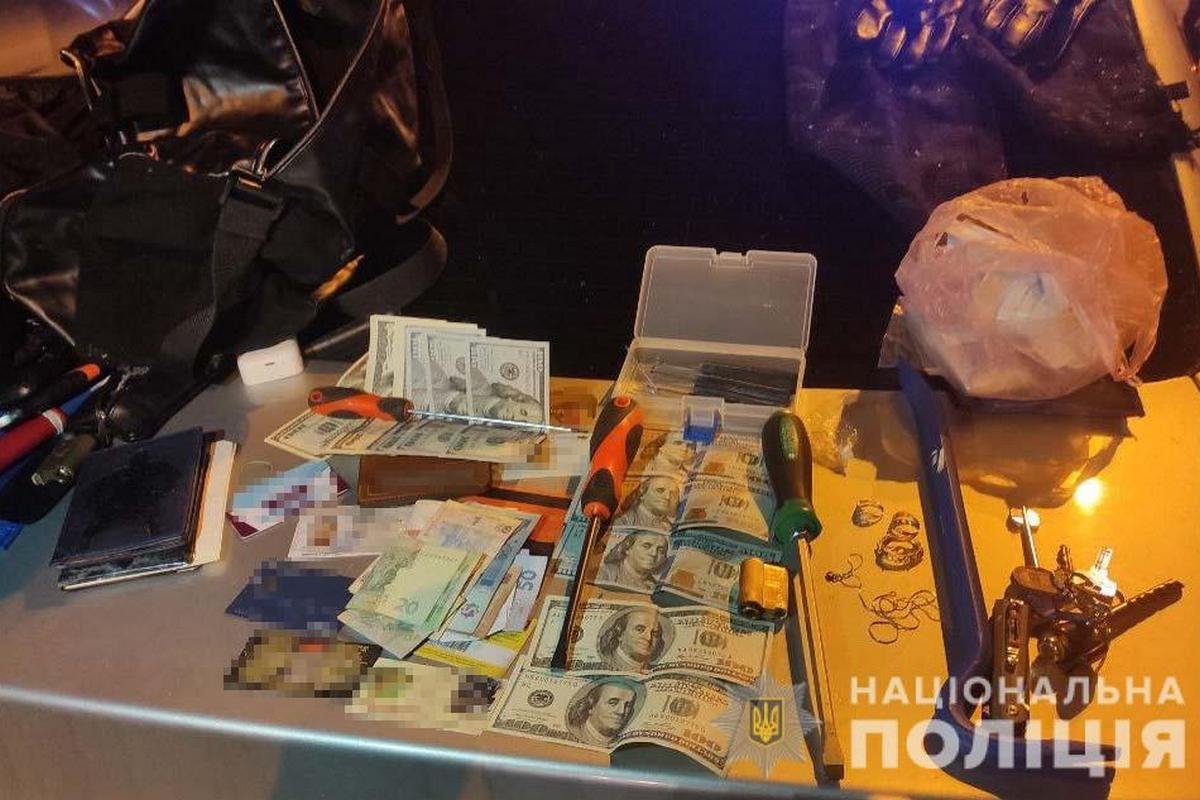 Все улики из автомобиля направили на экспертизы