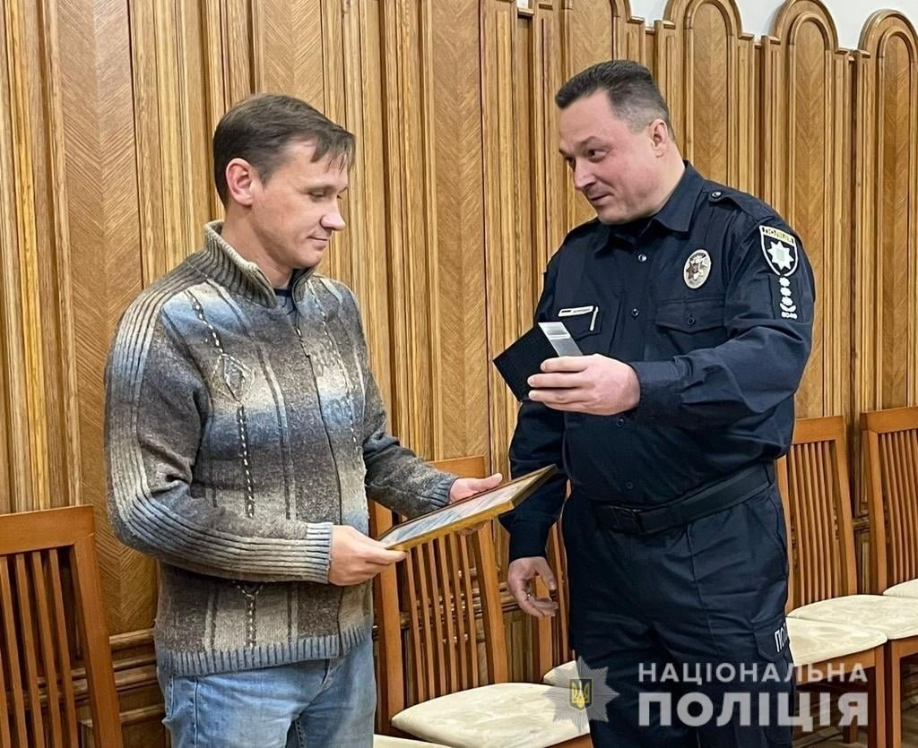 Мужчине вручили благодарность Мужчине вручили благодарность