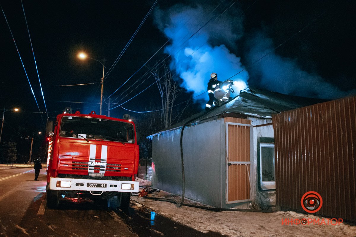Горит крыша частного дома на проспекте Горит крыша частного дома на проспекте